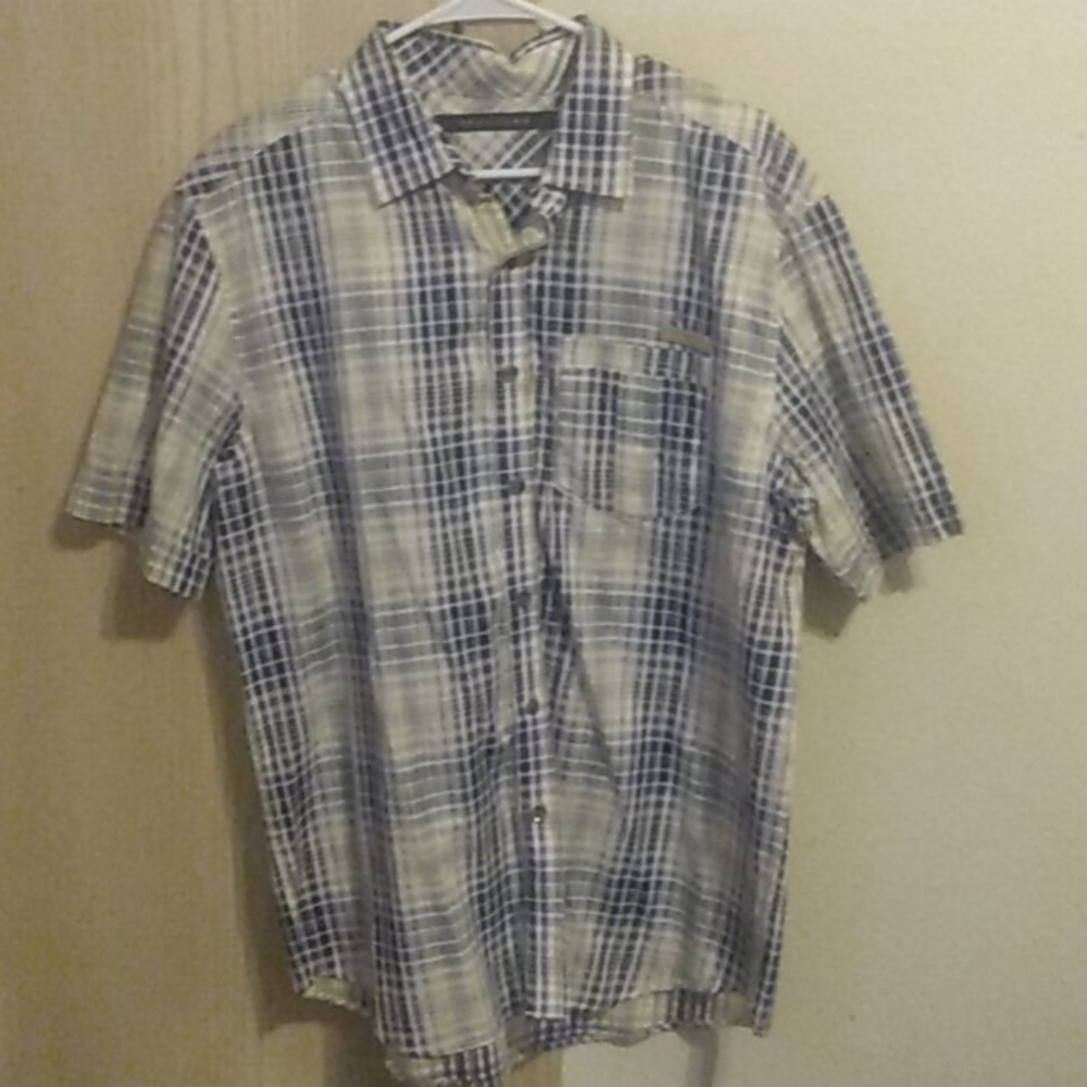 Short sleeve dress shirt